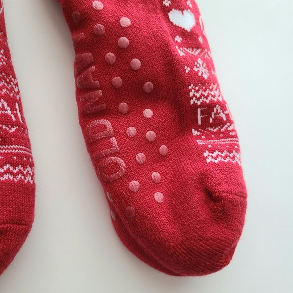 Old Navy Red Christmas Fur Lined Slipper Socks - Picture 6 of 6